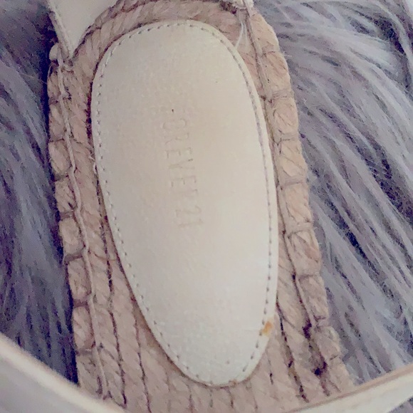 ❌SOLD❌Cream Cork Tan Cross Sandals Size US 6 - Picture 3 of 3